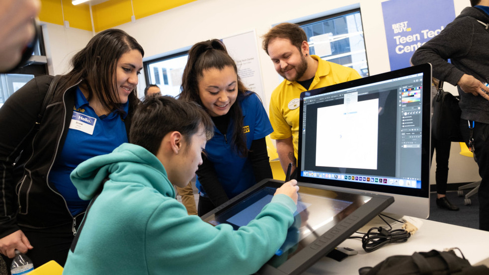 Apple lança programa de treinamento em desenvolvimento de aplicativos para jovens talentos Apple lança programa de treinamento em desenvolvimento de aplicativos para jovens talentos