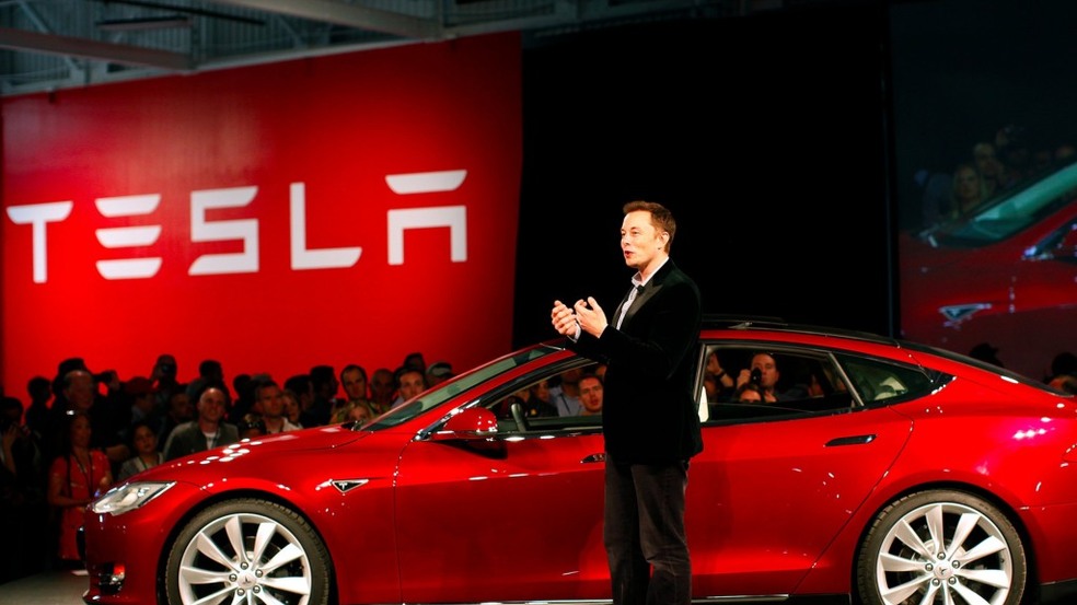 Tesla apresenta carro elétrico autônomo com inteligência artificial Tesla apresenta carro elétrico autônomo com inteligência artificial